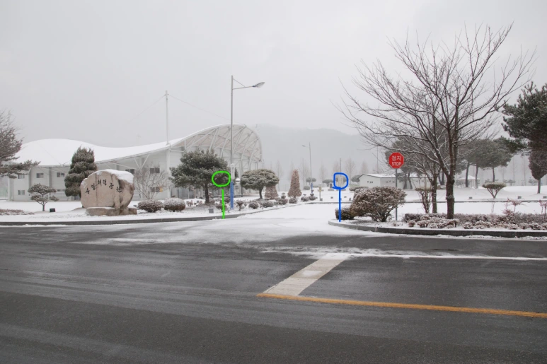 STOP_%ED%91%9C%EC%A7%80%ED%8C%90%EC%9D%98_%EC%97%89%EB%9A%B1%ED%95%9C_%EB%AA%A8%EC%8A%B5-DSC_1260-2.png?type=w773