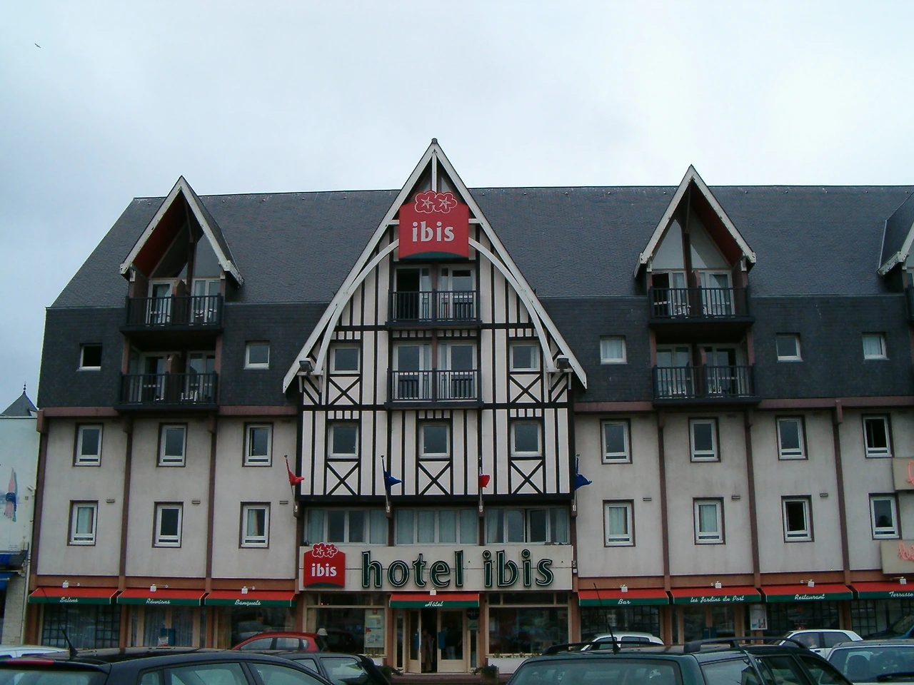 1 Hotel IBIS Deauville 2006.JPG