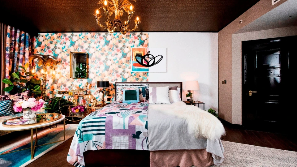 half-minimalist-half-maximalist-hotel-room-.jpg?itok=Q-mSucgh