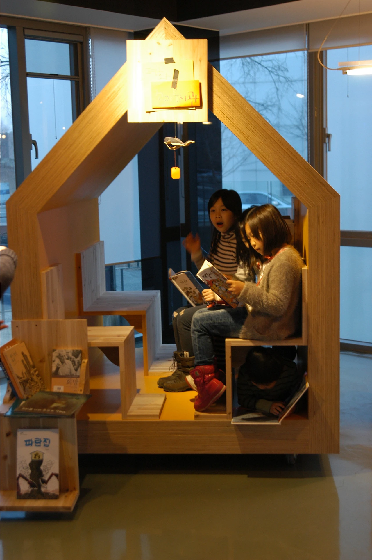 1 꼬평 보리와 철새 책보는 아이들 1.JPG