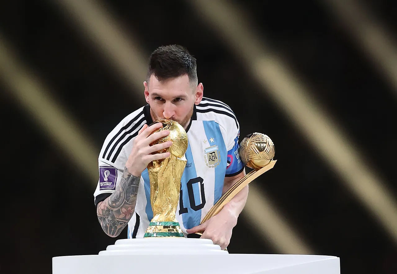 221218184732-messi-wc-trophy.jpg?c=original