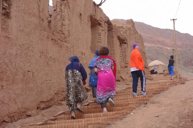 성지순례사람들.jfif