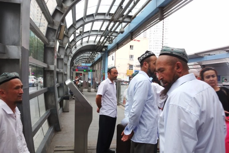 비알티_사람들_수정.jfif