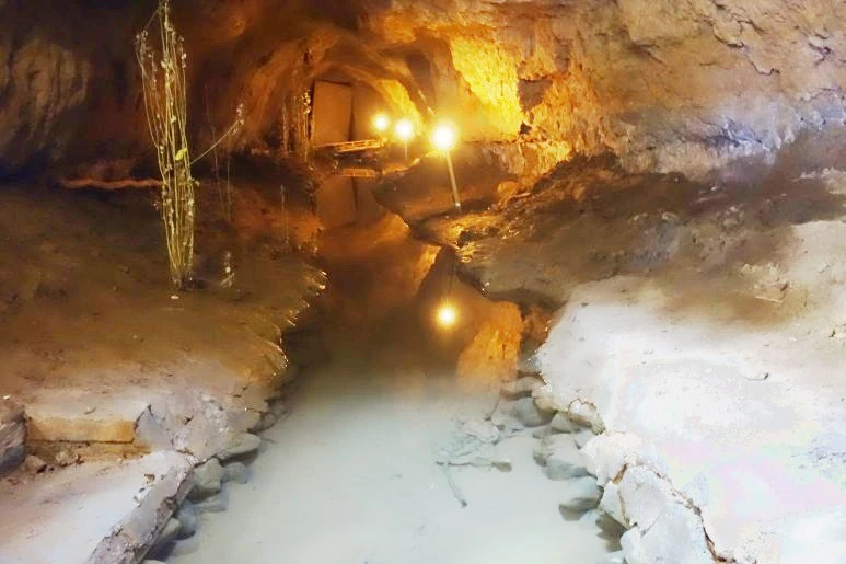 카레즈_지하_수정.jfif