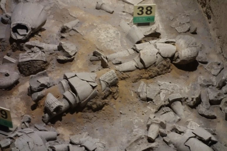 수정_1호갱_발굴전1.jfif