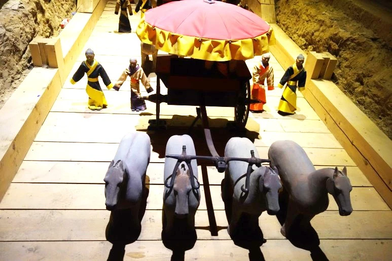 수정_양릉_병마용_복원.jfif