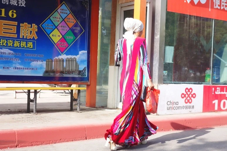 여성_위구르_수정.jfif