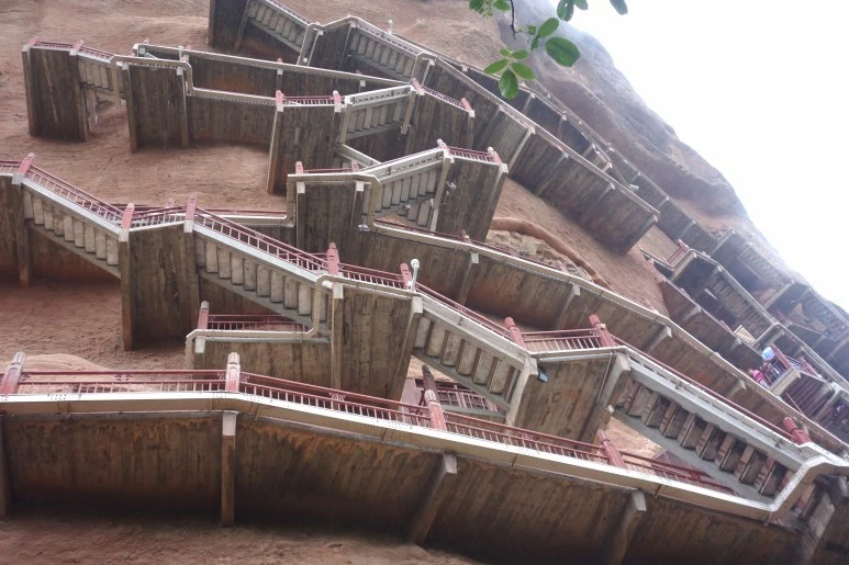 잔도_올려다보기_수정.jfif