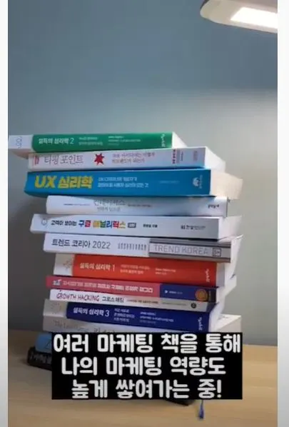 책이 쌓여가는 모습.JPG