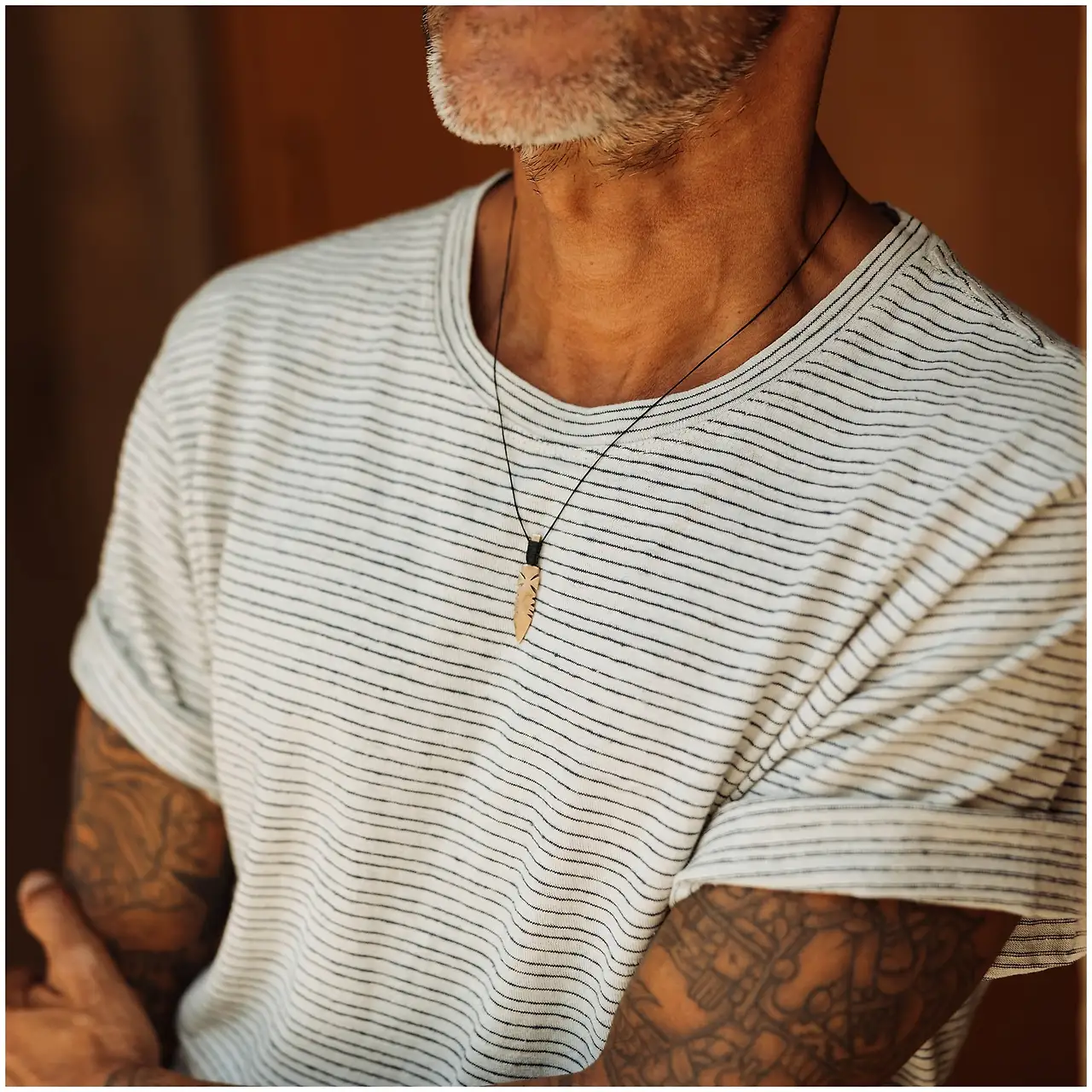 73403_Wellen_Newport_Tee_Ecru_Navy_Stripe_Lifestyle_05_PDP_WEB.jpg?auto=format%2Ccompress&amp;crop=top&amp;fit=clip&amp;cs=tinysrgb&amp;w=600&amp;ixlib=react-9.4.0&amp;h=600