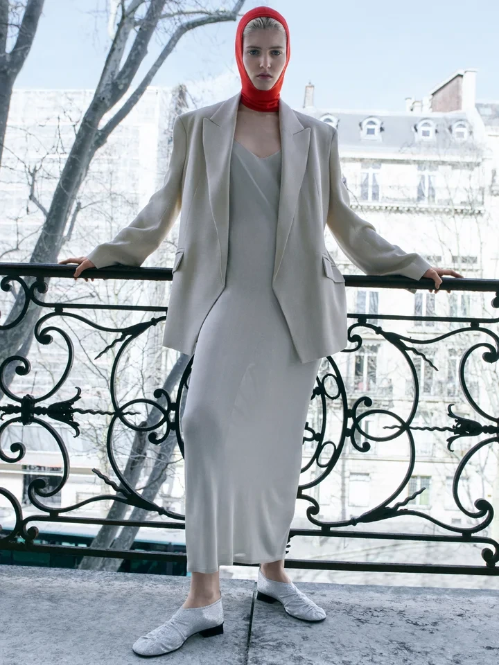 11374770.jpg?format=webp&width=720&height=960&quality=85