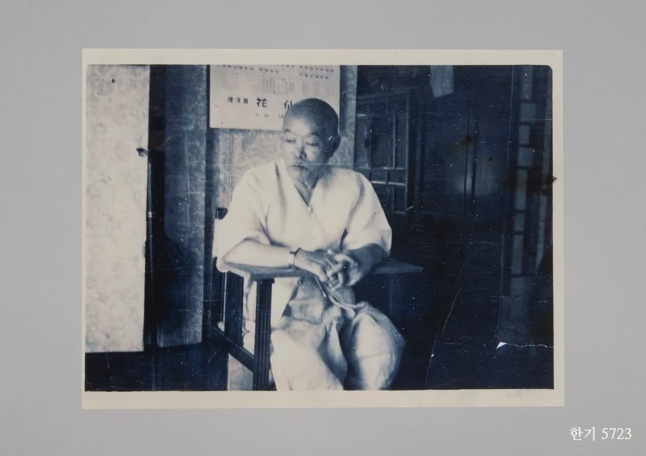 11._%EB%B0%95%EB%91%90%EC%84%B1_67%EC%84%B8_%EC%A6%88%EC%9D%8C_%EC%82%AC%EC%A7%84,_%EA%B5%AD%EB%A6%BD%ED%95%9C%EA%B8%80%EB%B0%95%EB%AC%BC%EA%B4%80.jpg?type=w1