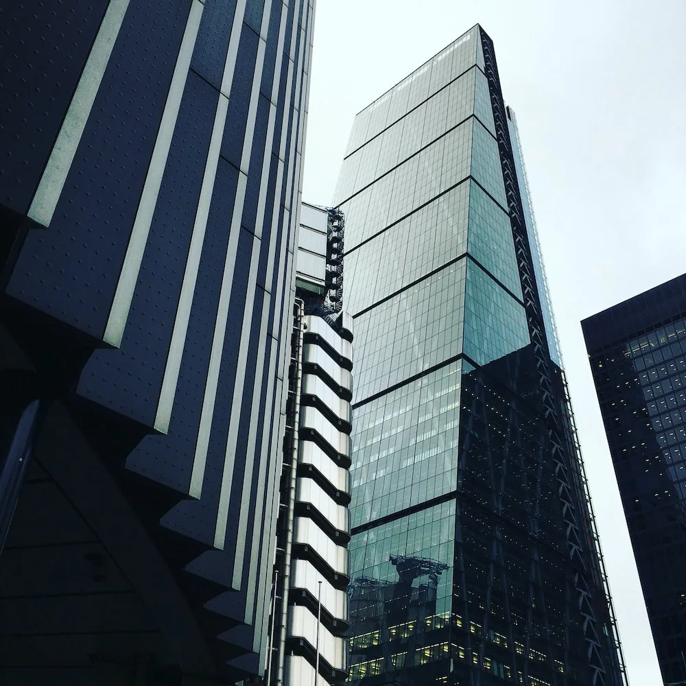 photo-1594655151525-cc979fc9bf8b?ixlib=rb-4.0.3&ixid=M3wxMjA3fDB8MHxwaG90by1wYWdlfHx8fGVufDB8fHx8fA%3D%3D&auto=format&fit=crop&w=1000&q=80