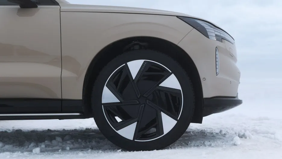 JPG_Medium-16x9_STARK1032971_Complete_winter_wheels_EX90.jpg?type=w1