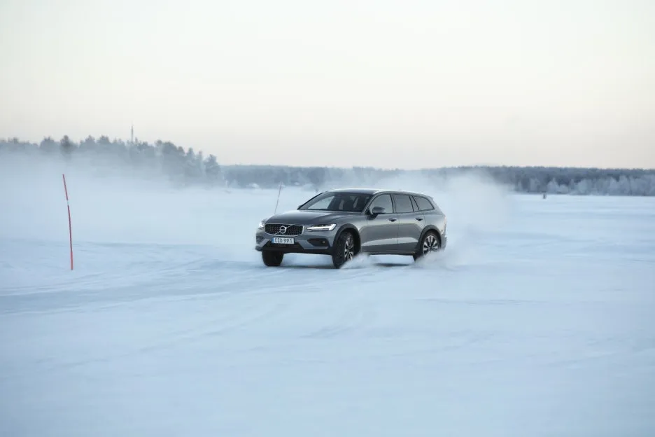 Volvo_V60_Cross_Country_T5_Test_Drive_in_Lule_Sweden_(1).jpg?type=w1
