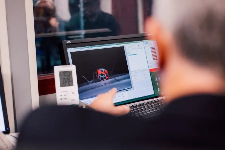 253943_Volvo_Cars_and_POC_develop_world-first_car-bike_helmet_crash_test.jpg?type=w1