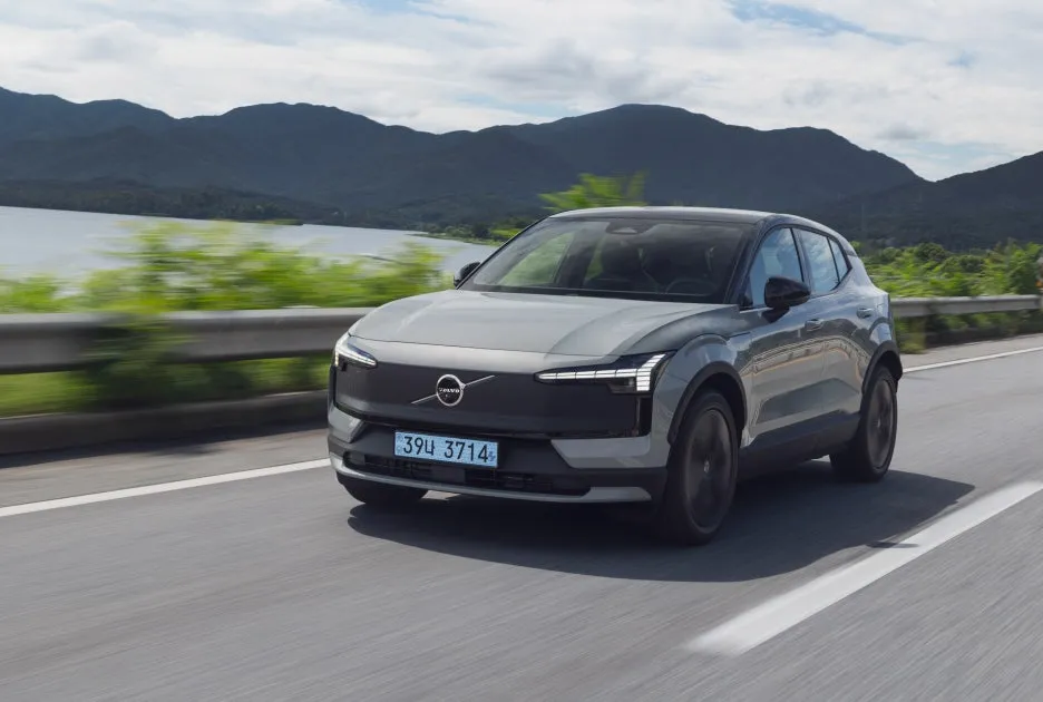 EX30_%ED%81%AC%EB%A1%9C%EC%8A%A4%EC%BB%A8%ED%8A%B8%EB%A6%AC_%EC%A3%BC%ED%96%89_01.JPG?type=w1