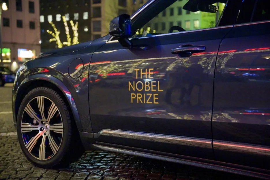 %EC%82%AC%EC%A7%84%EC%9E%90%EB%A3%8C3_%EB%B3%BC%EB%B3%B4%EC%9E%90%EB%8F%99%EC%B0%A8,_%EC%8A%A4%EC%9B%A8%EB%8D%B4_%EC%8A%A4%ED%86%A1%ED%99%80%EB%A6%84%EC%97%90%EC%84%9C_%EA%B0%9C%EC%B5%9C%EB%90%98%EB%8A%94_%E2%80%98%EB%85%B8%EB%B2%A8_%EC%9C%84%ED%81%AC(Nobel_Week_2024)%E2%80%99_%EA%B3%B5%EC%8B%9D_%ED%8C%8C%ED%8A%B8%EB%84%88_%EC%B0%B8%EC%97%AC.jpg?type=w1