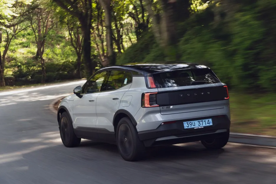 EX30_%ED%81%AC%EB%A1%9C%EC%8A%A4%EC%BB%A8%ED%8A%B8%EB%A6%AC_%EC%A3%BC%ED%96%89_09.JPG?type=w1