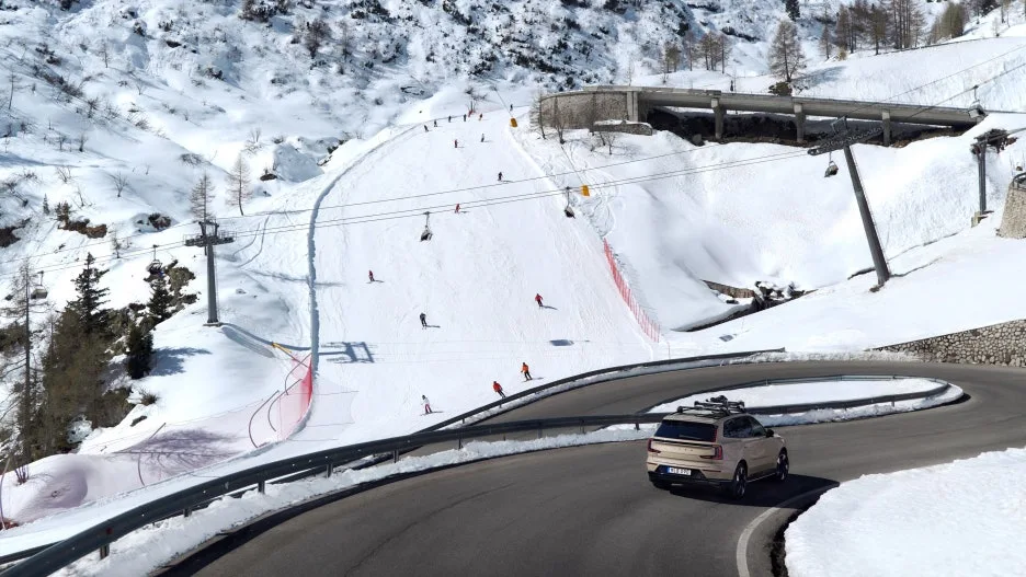 JPG_Medium-16x9_STARK1002769_Retractable_skiholders_EX90.jpg?type=w1