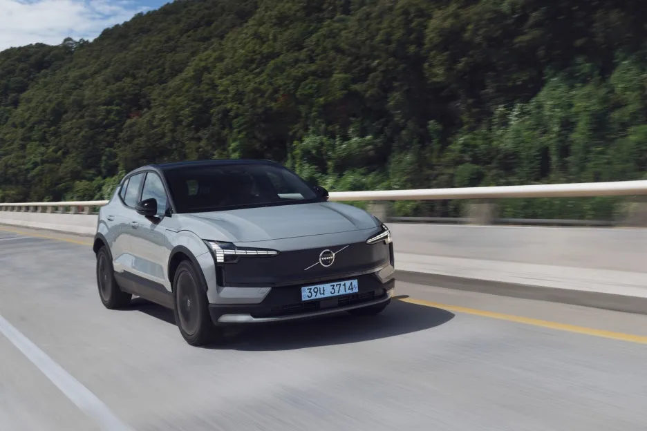 EX30_%ED%81%AC%EB%A1%9C%EC%8A%A4%EC%BB%A8%ED%8A%B8%EB%A6%AC_%EC%A3%BC%ED%96%89_03.JPG?type=w1