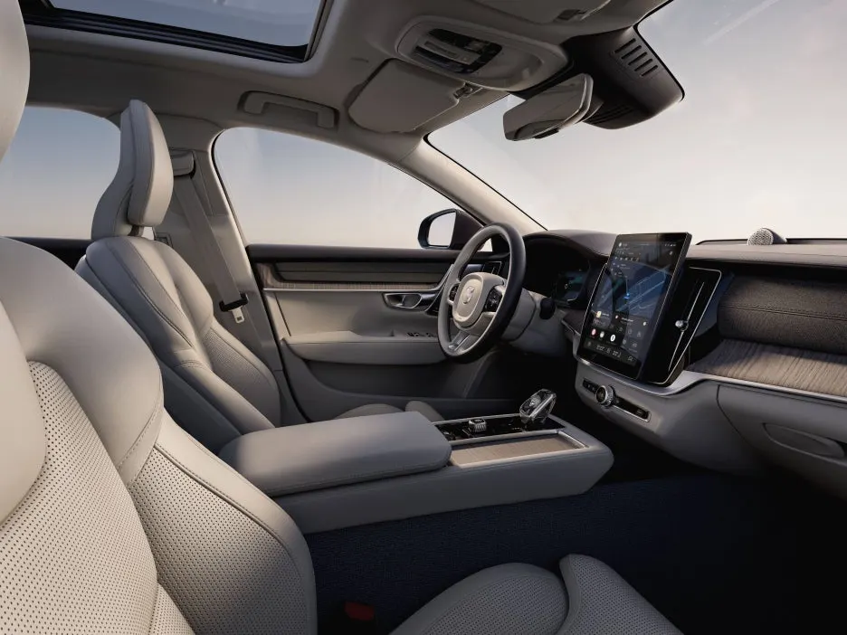 347796_Refreshed_Volvo_S90_interior.jpg?type=w1