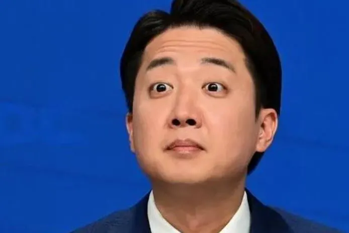 이준석 찡그리고4.JPG