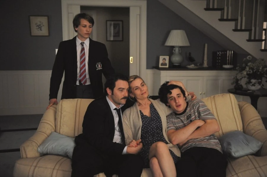 인 더 하우스 스틸컷.jpeg