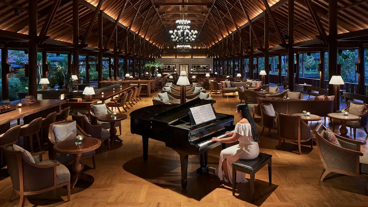 Hyatt-Regency-Bali-P255-Piano-Lounge-with-Pianist.16x9.jpg?imwidth=2560