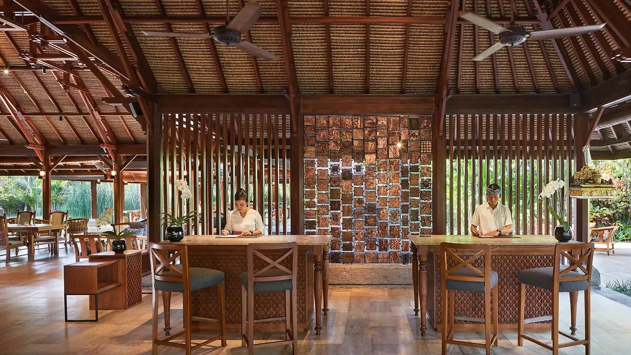 Hyatt-Regency-Bali-P268-Regency-Club-Reception.16x9.jpg?imwidth=2560