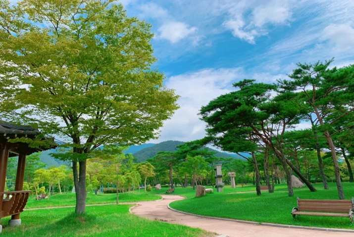 %ED%98%B8%ED%85%94_%EC%95%9E_%EA%B3%B5%EC%9B%90.png?type=w1