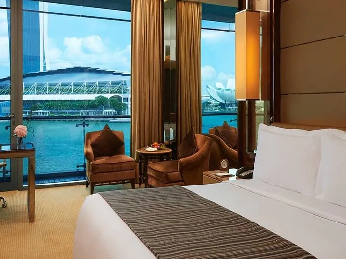 the-fullerton-bay-hotel-sin_standard.jpg?crop=267%2C0%2C1067%2C800&width=700