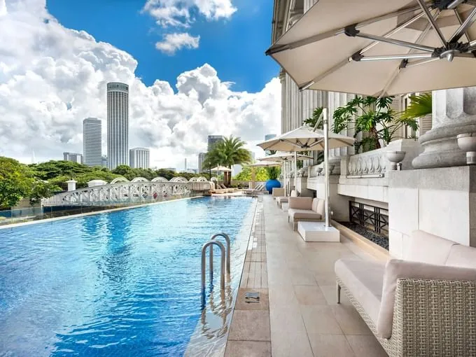swimming-pool-ii-the-fullerton-hotel-singapore_standard.jpg?crop=111%2C0%2C1779%2C1334&width=680