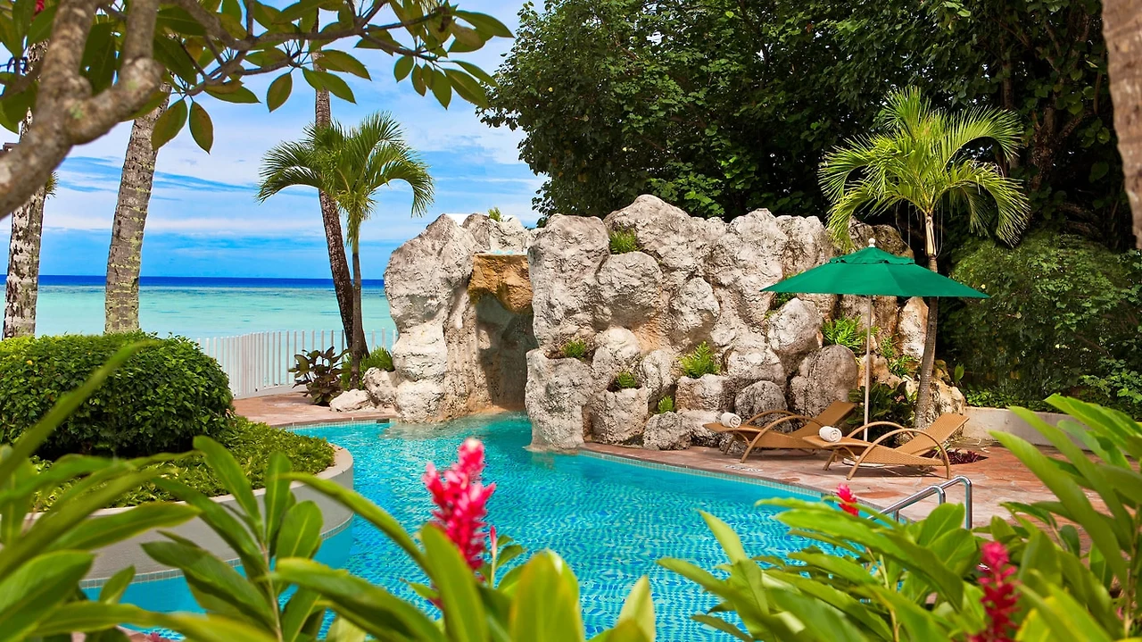 gumwi-pool-6765-hor-wide.jpg?output-quality=70&interpolation=progressive-bilinear&downsize=1336px:*