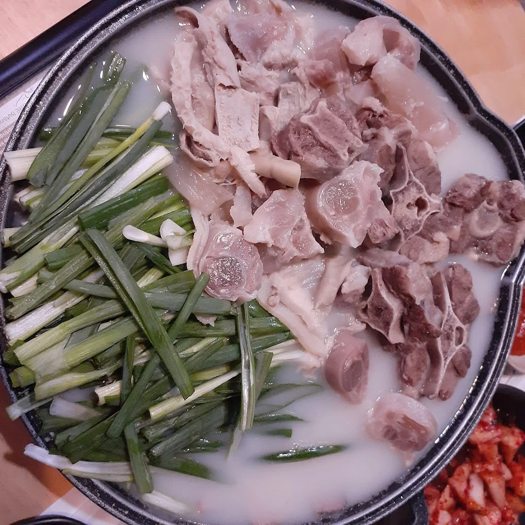 AF1QipMdw833IO_0txT0c5EYZWi6joYyFXCM20Y4T8yP=s1360-w1360-h1020