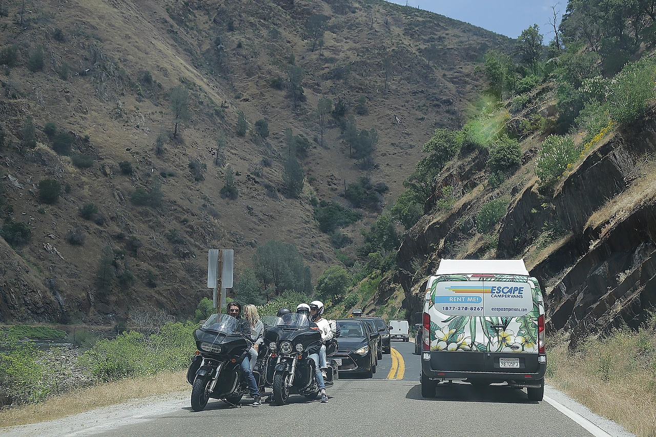 진입로 차량 교차.JPG