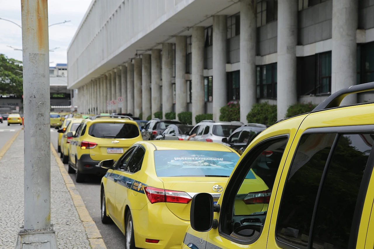 상파우루 공항 노란택시.JPG