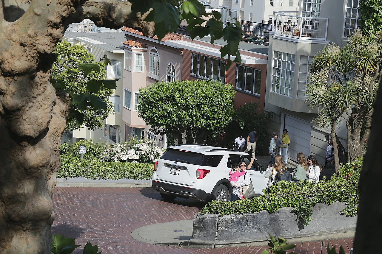 롬바드 스트리트 내리막 2.JPG