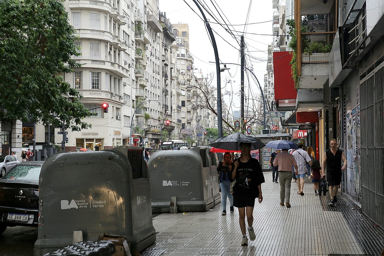 비 오는 거리 모습.JPG