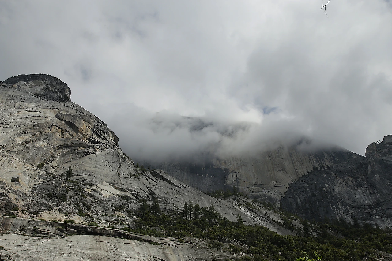 미러 레이크 우측 바위 구름 2.JPG