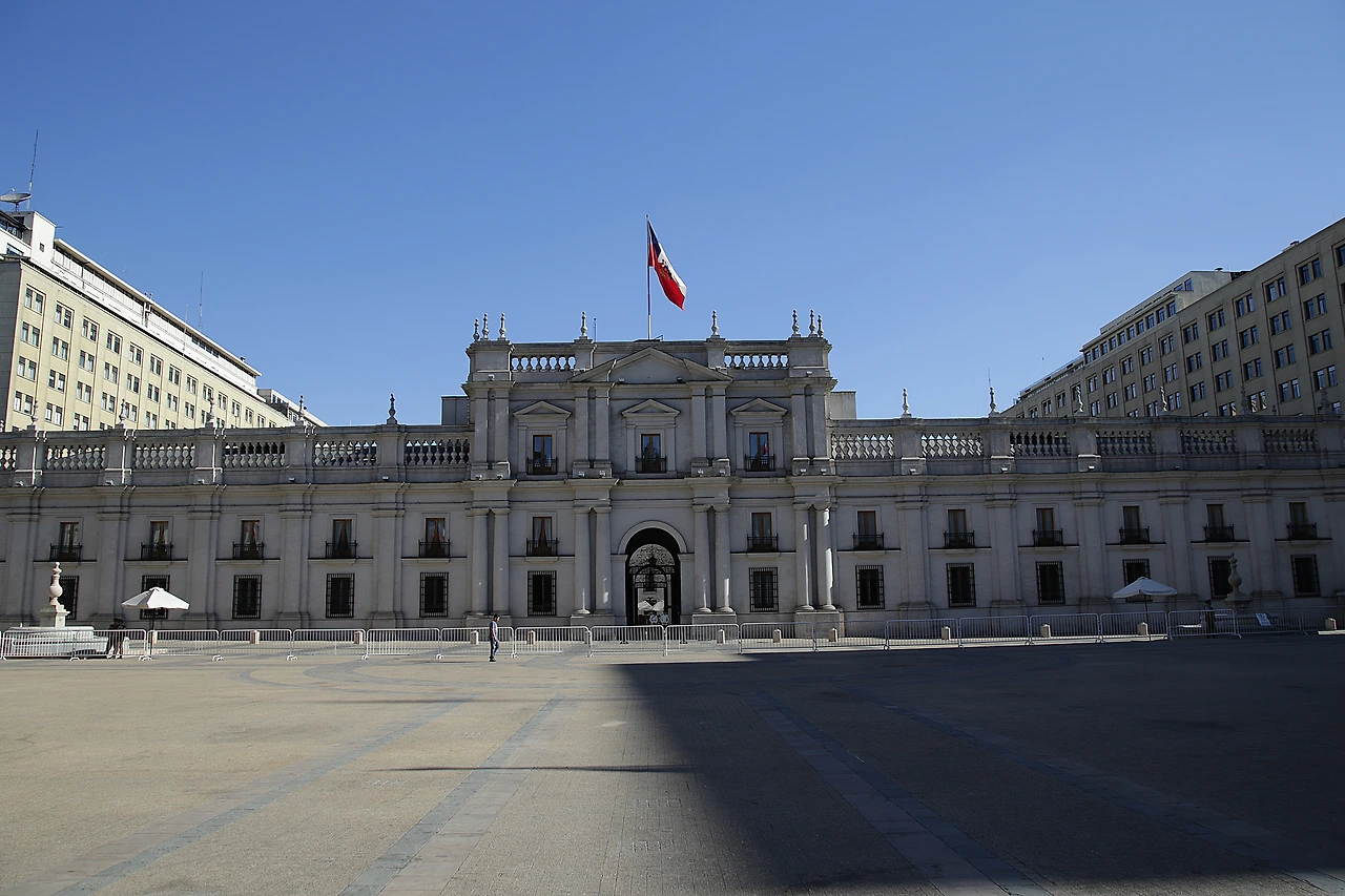 2 모데나 궁존 후문 헌법 광장.JPG