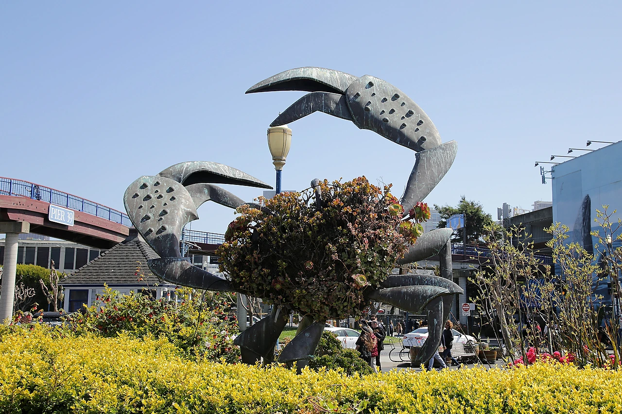 꽃게 조형물.JPG