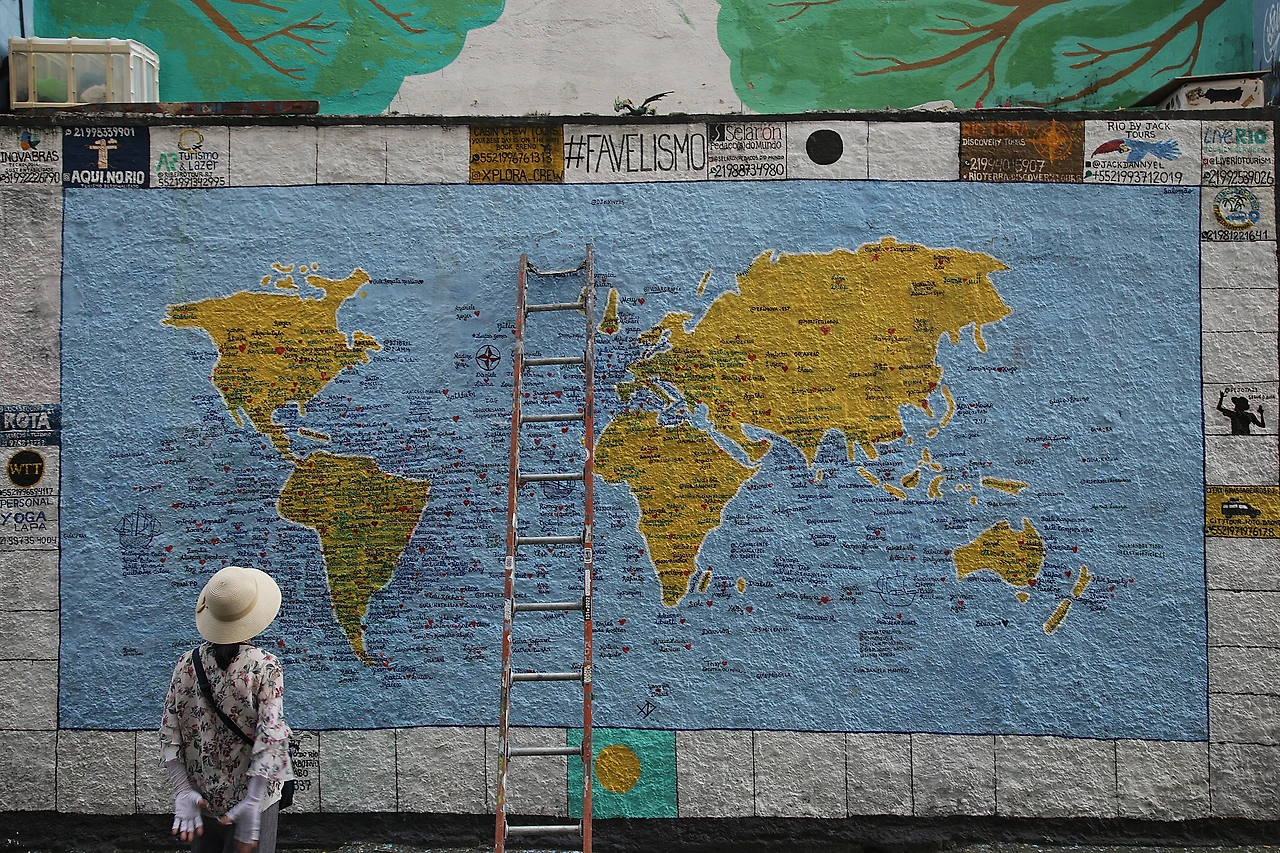 입구 그라비티 세계전도.JPG