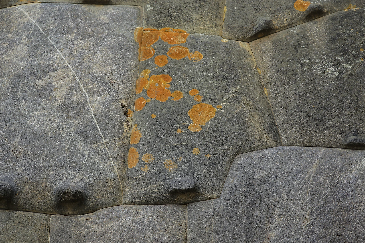 19 불규칙 다면체 돌벽.JPG