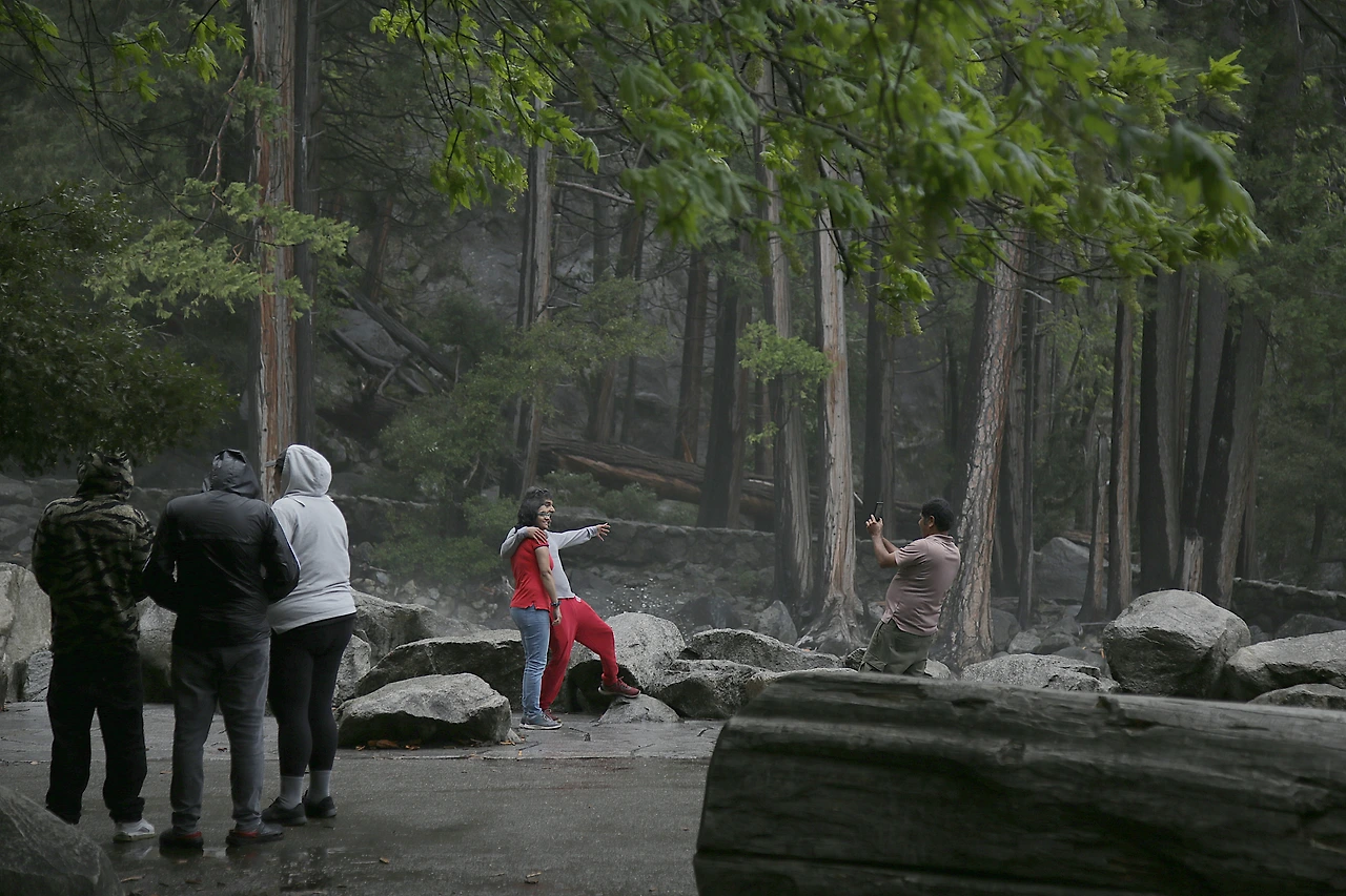 요세미티 폭포 하단 물보라 사진찍기.JPG