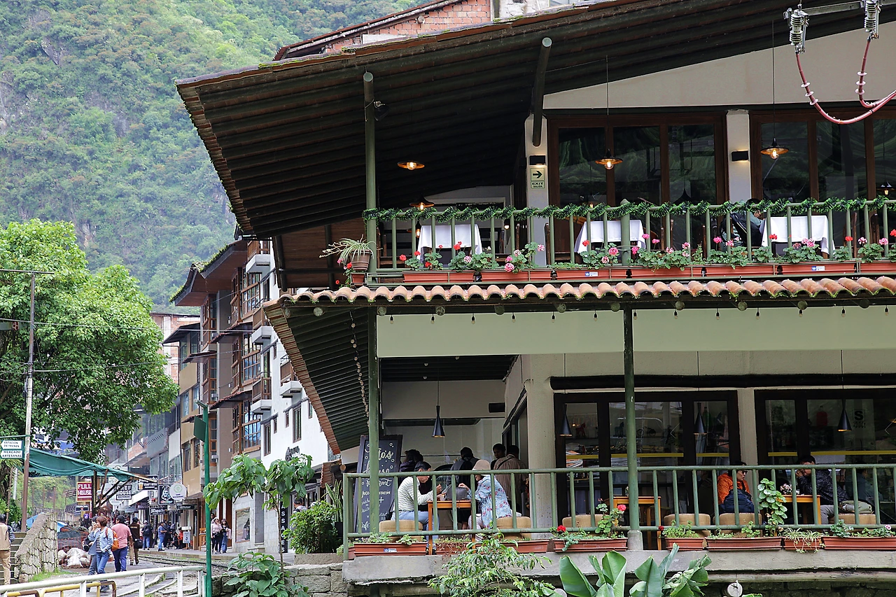 계곡 옆 음식점.JPG