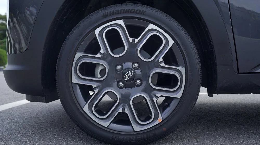 bat11ch_FL_05066.JPG?type=w1200