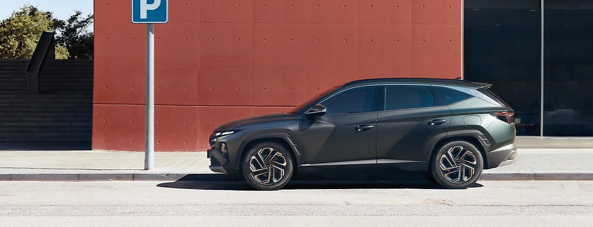 the_new_tucson_hybrid_gallery_exterior_front_side_view_01.jpg?type=w1200