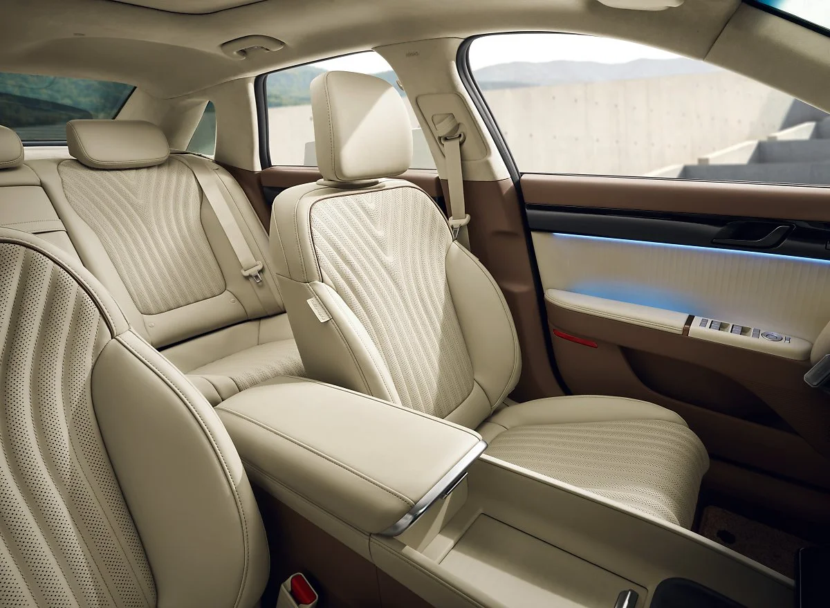 GN7_MY_INTERIOR_DRIVER_SEAT_CMYK.jpg?type=w1200&type=w1200