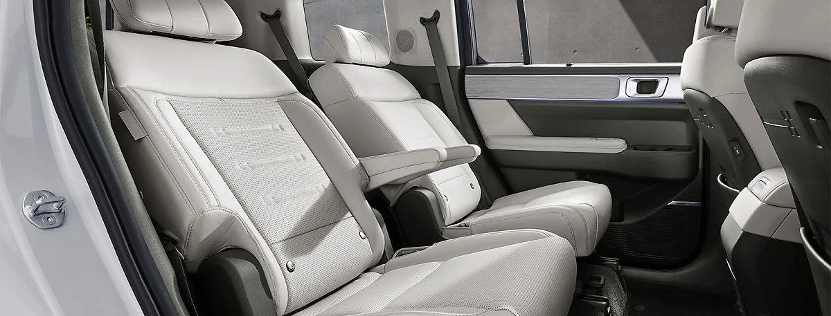 santafe_space_seat_variation_2nd_seat_row_electric_independent_seat.jpg?type=w1200
